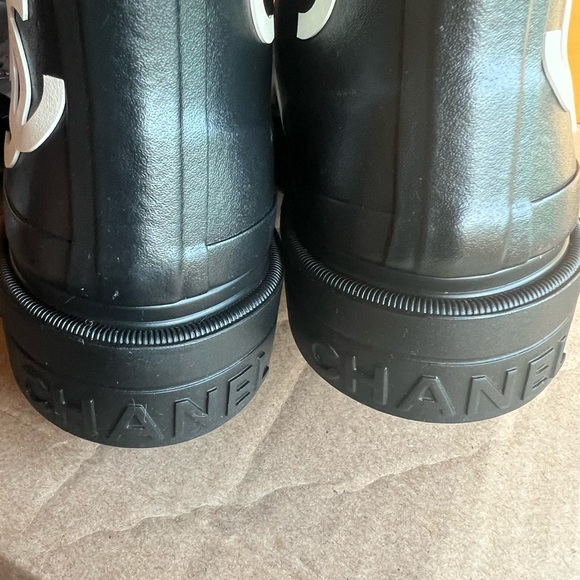 Chanel Rain Boots 2023 - Picture 3 of 3
